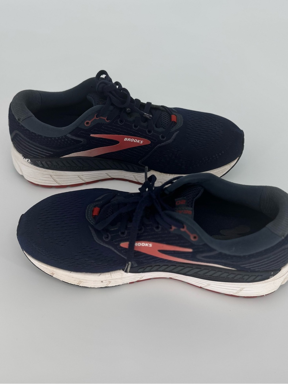 Brooks Beast 20 Men's Navy and Coral Running Sneakers  Size 11 - Picture 2 of 8